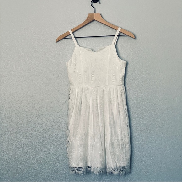 *NWT* TRIXXI White Embroidered Lace Bow Back Dress - Picture 1 of 8